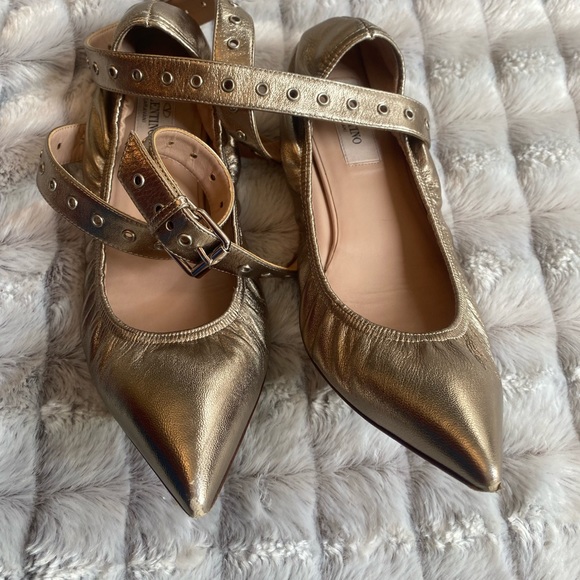 VALENTINO Love Latch metallic leather point-toe flats - Picture 8 of 14